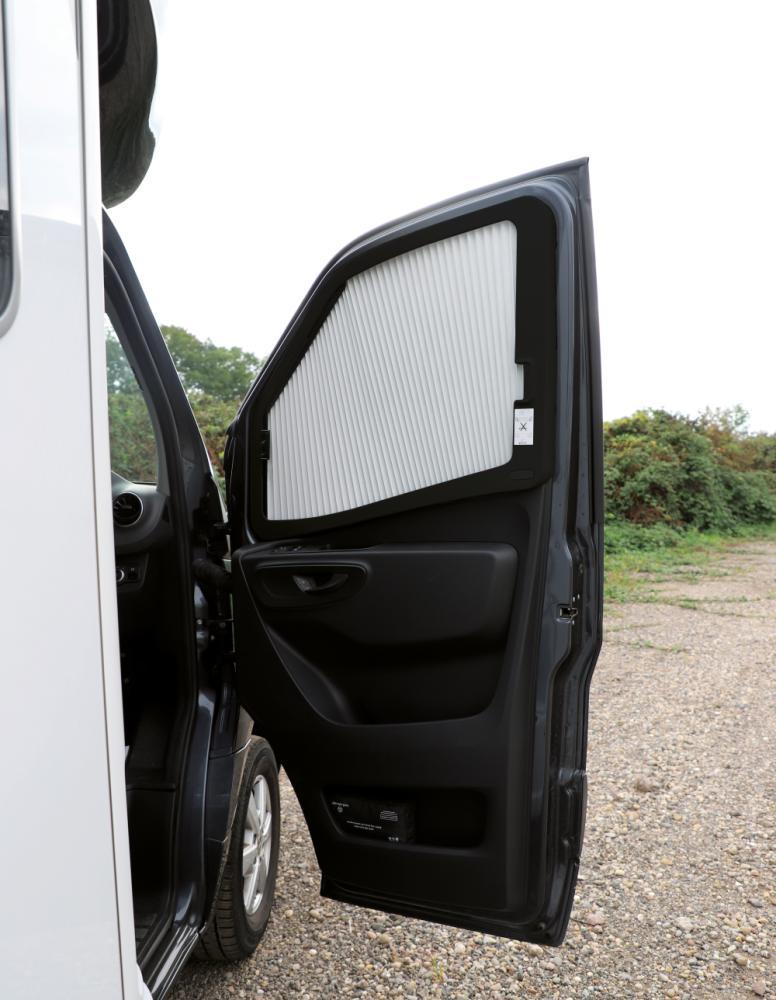 Remifront 4 Mercedes Sprinter VS30 >2019 Zijraam R zonder Instapgreep Zwart